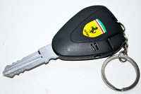 Зажигалка ключ от Ferrari ― "Vgik - Вжик, магазин полезных вещей."